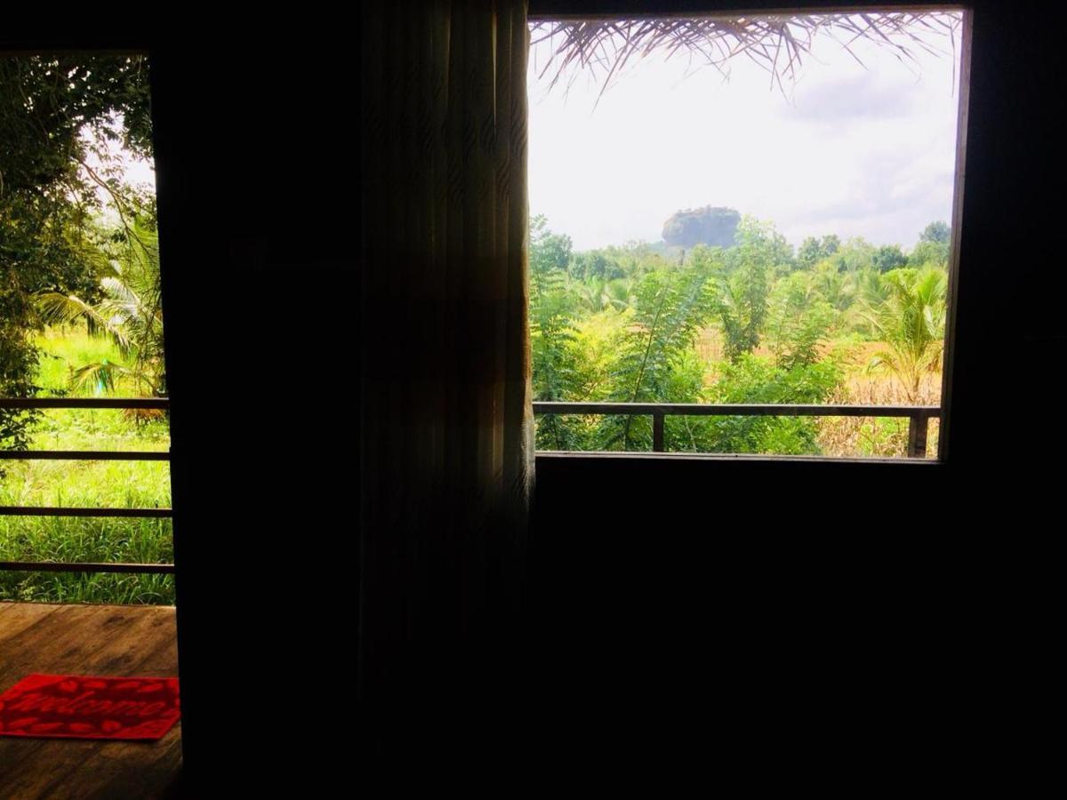 Chena Huts Eco Resort Sigiriya Exteriör bild
