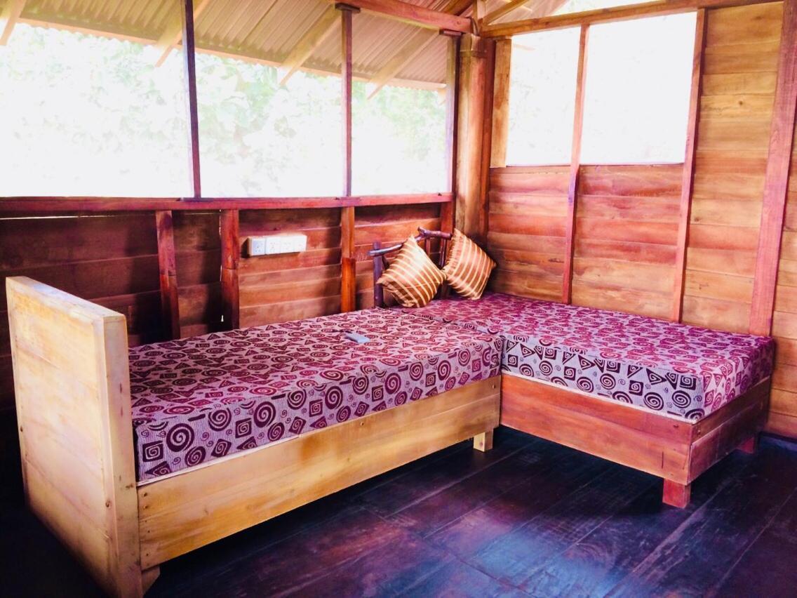 Chena Huts Eco Resort Sigiriya Exteriör bild