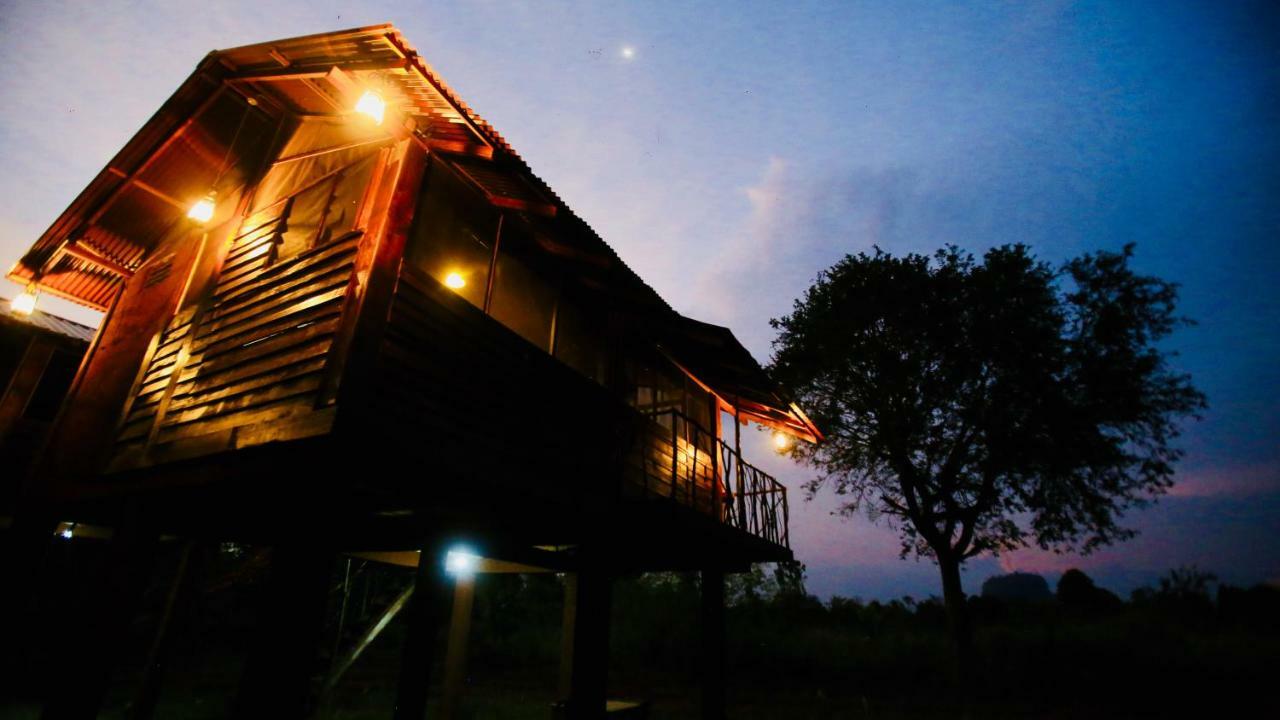 Chena Huts Eco Resort Sigiriya Exteriör bild