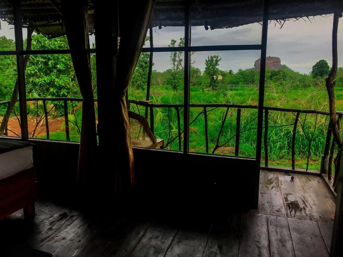 Chena Huts Eco Resort Sigiriya Exteriör bild